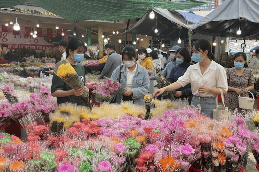 Chợ hoa Hồ Thị Kỷ hoạt động cả ng&agrave;y, vắng hơn v&agrave;o buổi trưa